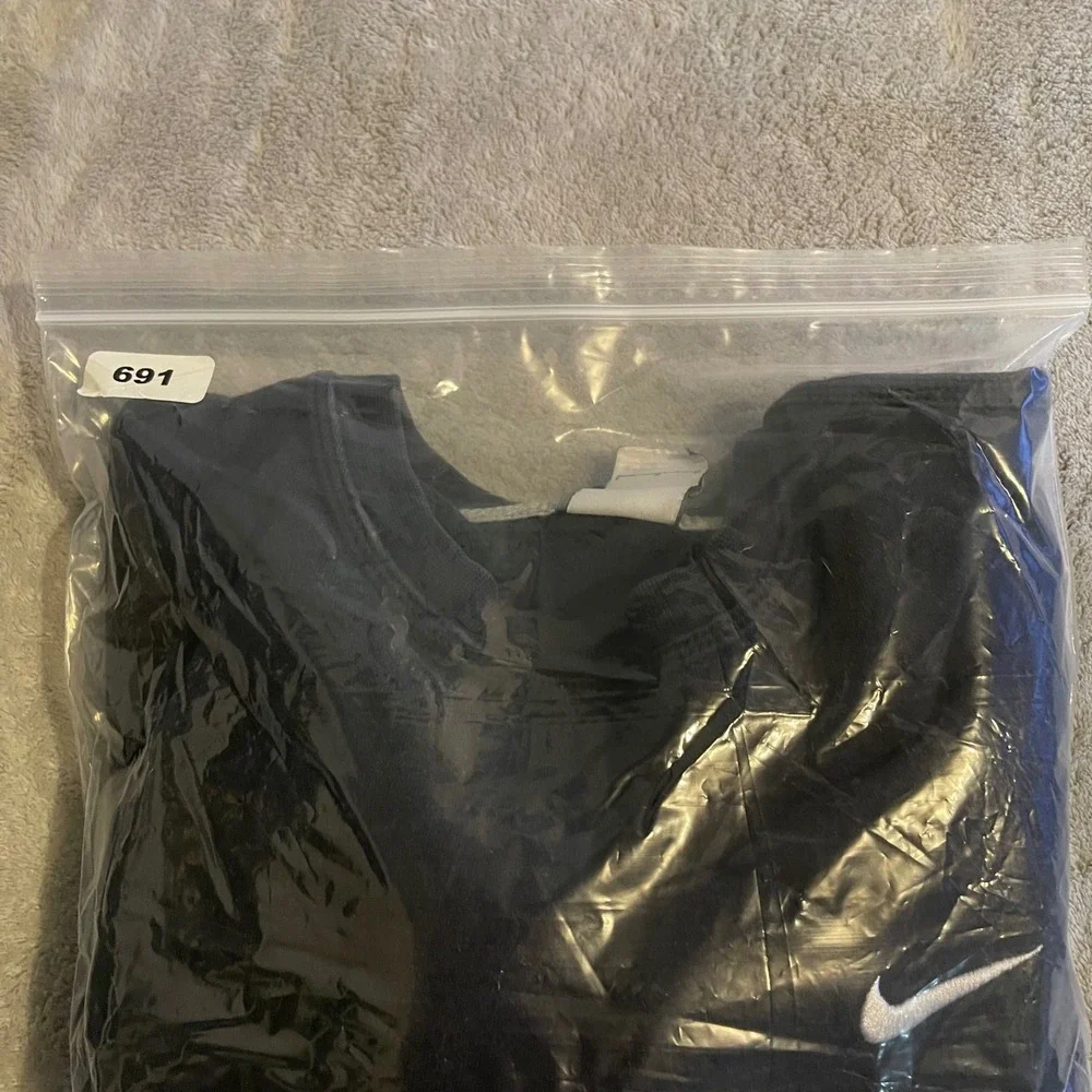 Nike Sweatshirt Men Large Black Crewneck Embroidered Mini Swoosh Fleece Pullover